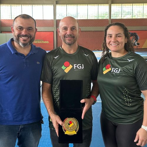 FGJ homenageia sensei Mercadante por apoio durante a enchente